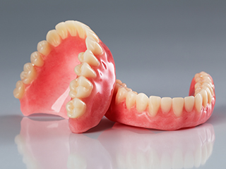 総義歯（入れ歯）と部分義歯（入れ歯）について